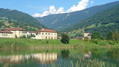 Les locaux depuis le Parc des Berges de la Chaise