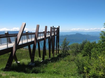 Ponton surplombant le lac du Bourget