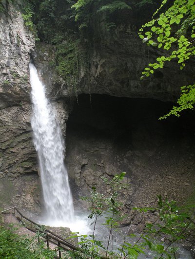 Grotte et cascade de Seythenex