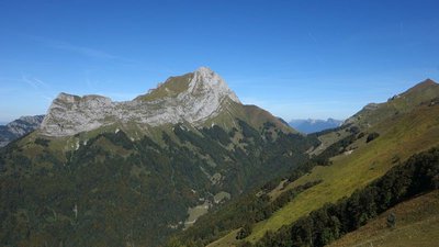 Le synclinal du Trélod vu de la croix d'Allant