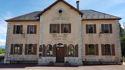 Mairie de Saint-Eustache construite en 1912