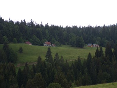 Vue sur les alpages de Saint-François-de-Sales avec les chalets Gralette sur la droite