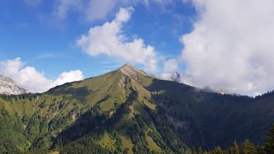 Vue zoomée sur la pointe de Chaurionde depuis La Charmette