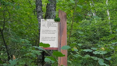 Panneau précisant l'entrée dans le site naturel protégé du Mont Colombier