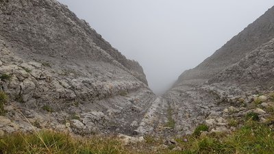 Vue vertigineuse sur les rayés du Pécloz