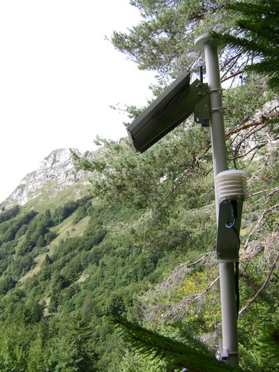 Une station de mesure scientifique en pleine montagne !